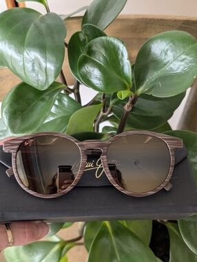 Maui Jim Kiawe Polarized Classic Brown Stripe Sunglasses HCL Bronze Lenses